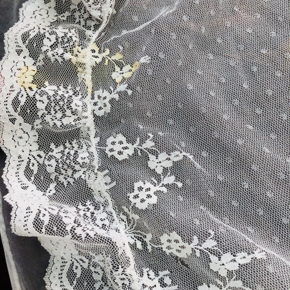SOLD 🎈Lace Wedding Dress - Picture 11 of 16